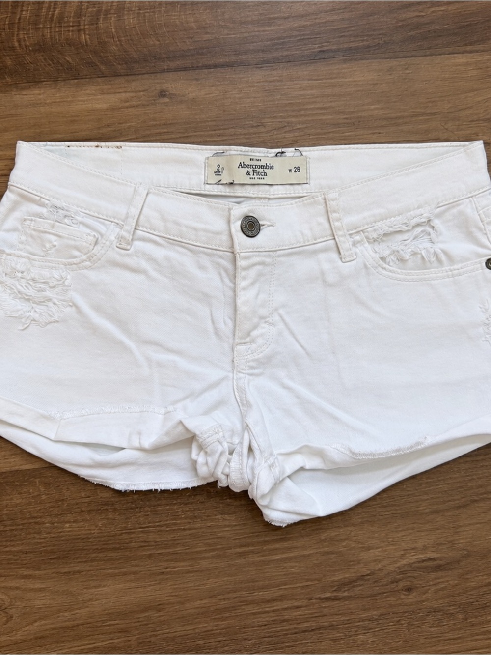Abercrombie & Fitch White Distressed Denim Shorts – Size 2 / 26